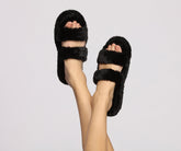 Chaussons à bandes pelucheuses à la mode